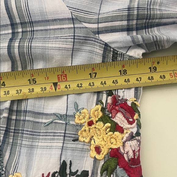 Embroidered button down🦋❤️ - Picture 11 of 13